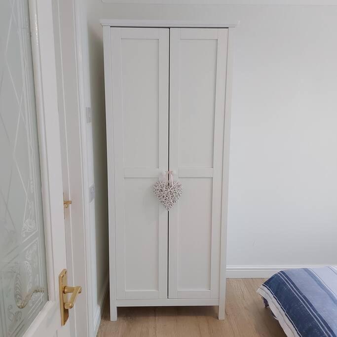Cheerful, Cosy, One Bedroom Home With Patio And Parking Newbury  Ngoại thất bức ảnh