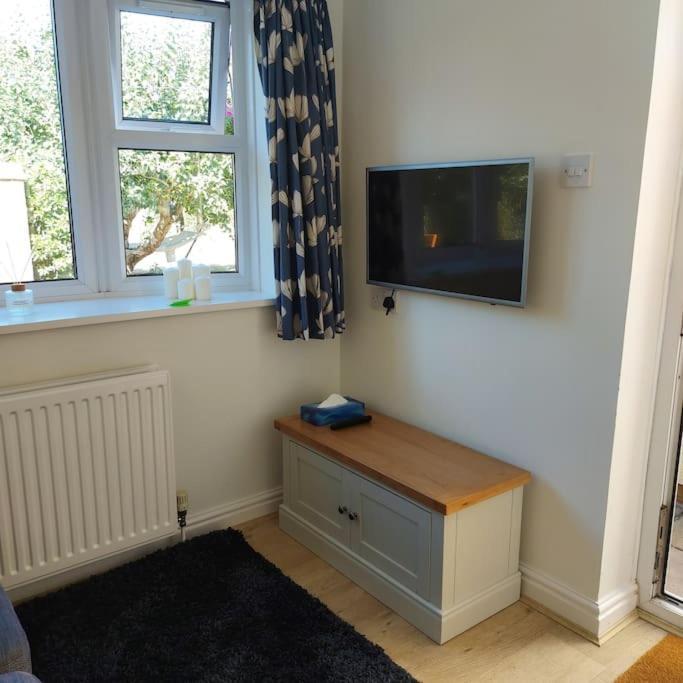 Cheerful, Cosy, One Bedroom Home With Patio And Parking Newbury  Ngoại thất bức ảnh