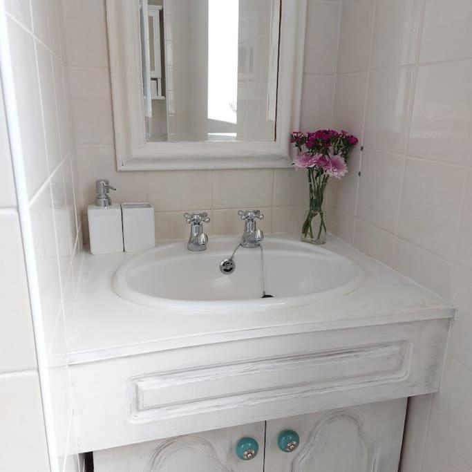 Cheerful, Cosy, One Bedroom Home With Patio And Parking Newbury  Ngoại thất bức ảnh