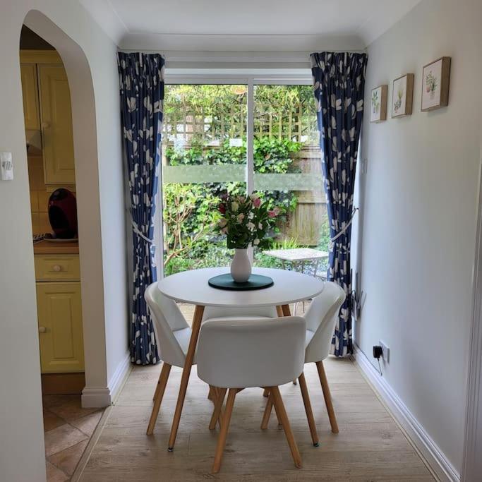 Cheerful, Cosy, One Bedroom Home With Patio And Parking Newbury  Ngoại thất bức ảnh
