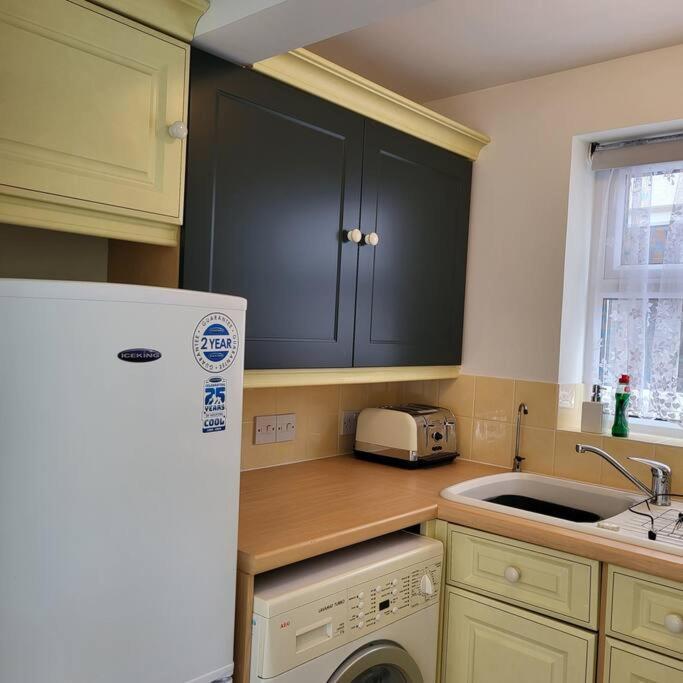 Cheerful, Cosy, One Bedroom Home With Patio And Parking Newbury  Ngoại thất bức ảnh