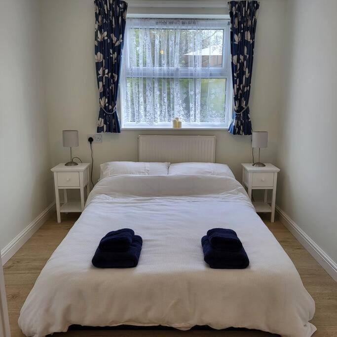 Cheerful, Cosy, One Bedroom Home With Patio And Parking Newbury  Ngoại thất bức ảnh
