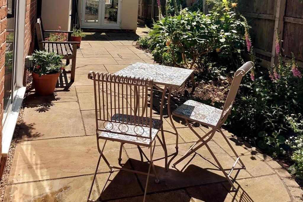Cheerful, Cosy, One Bedroom Home With Patio And Parking Newbury  Ngoại thất bức ảnh
