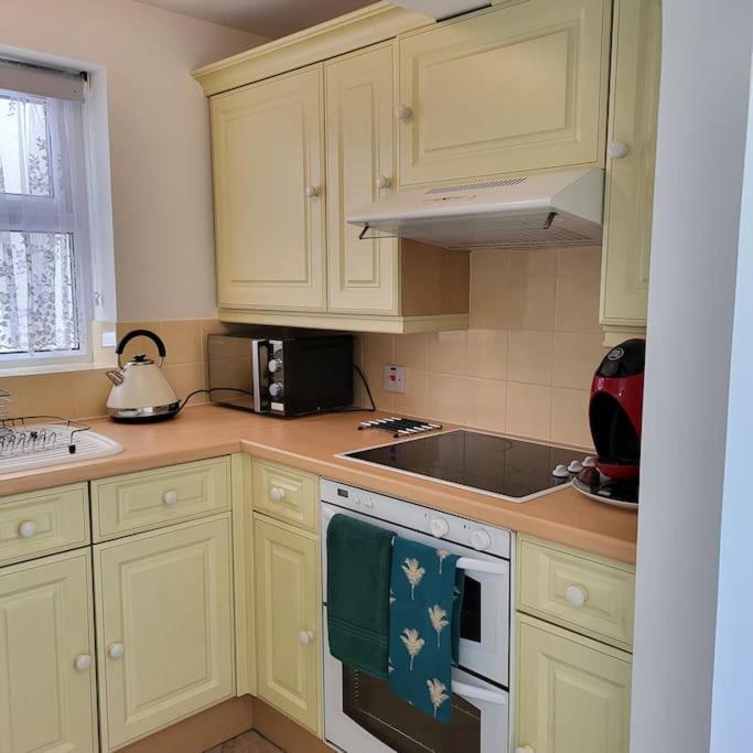 Cheerful, Cosy, One Bedroom Home With Patio And Parking Newbury  Ngoại thất bức ảnh
